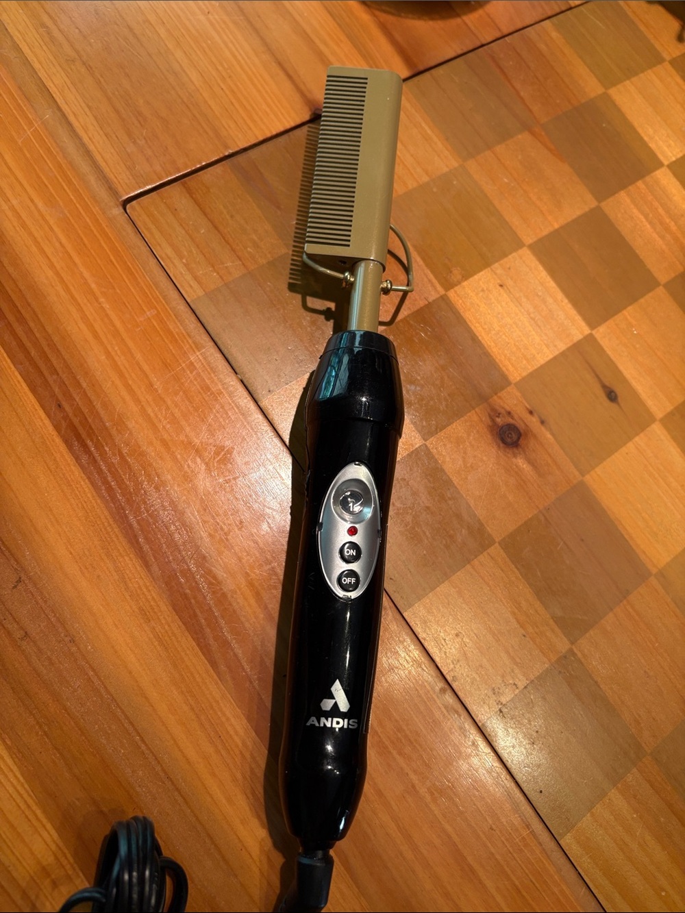Andis Electric Heated Comb in Black and Tan